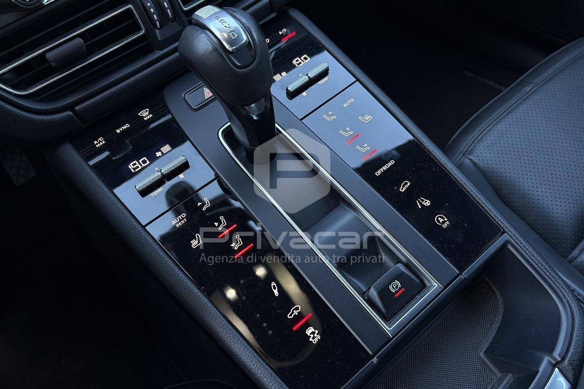 PORSCHE Macan 2.0 T
