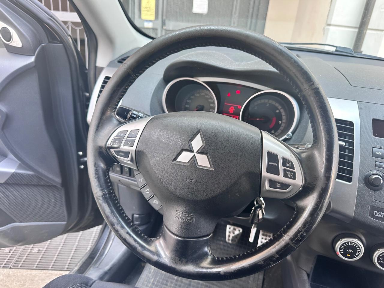 Mitsubishi Outlander 2.0 DI-D un vero 7 posti 4x4