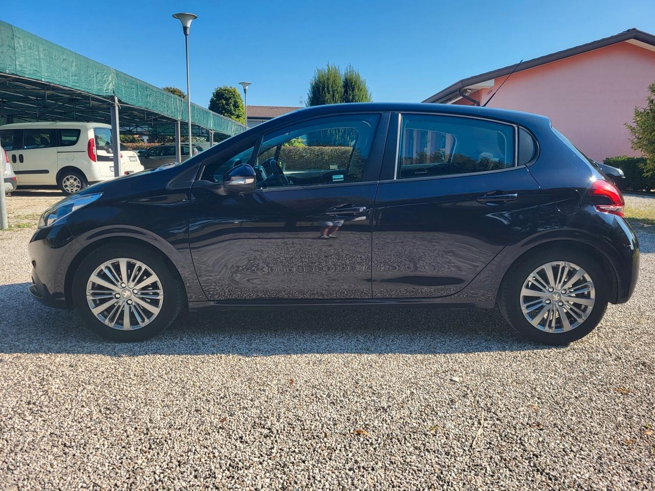 Peugeot 208 208-1.2 benz/gpl
