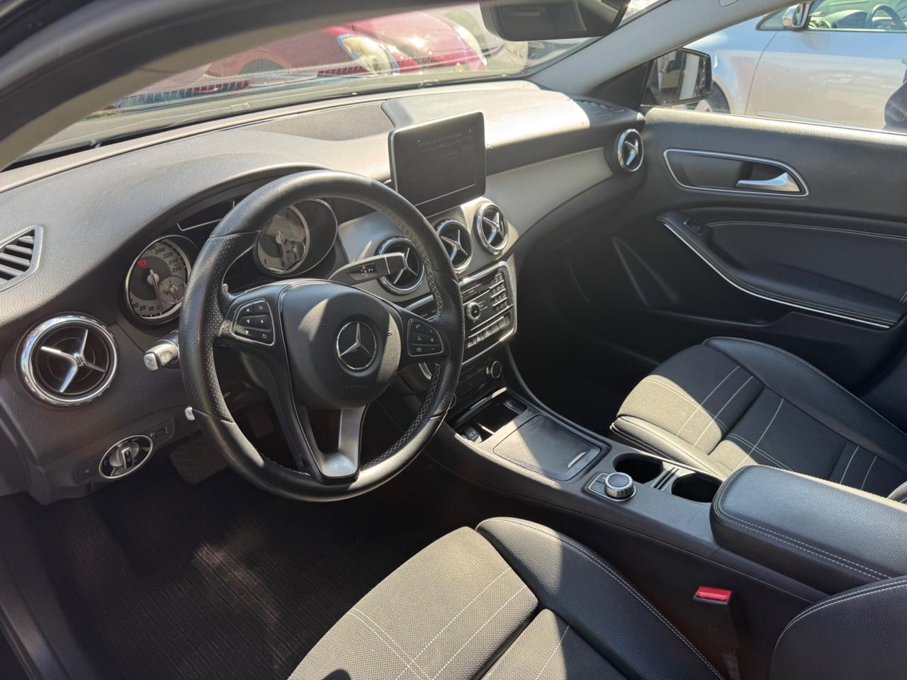 Mercedes-benz GLA 180 d Premium