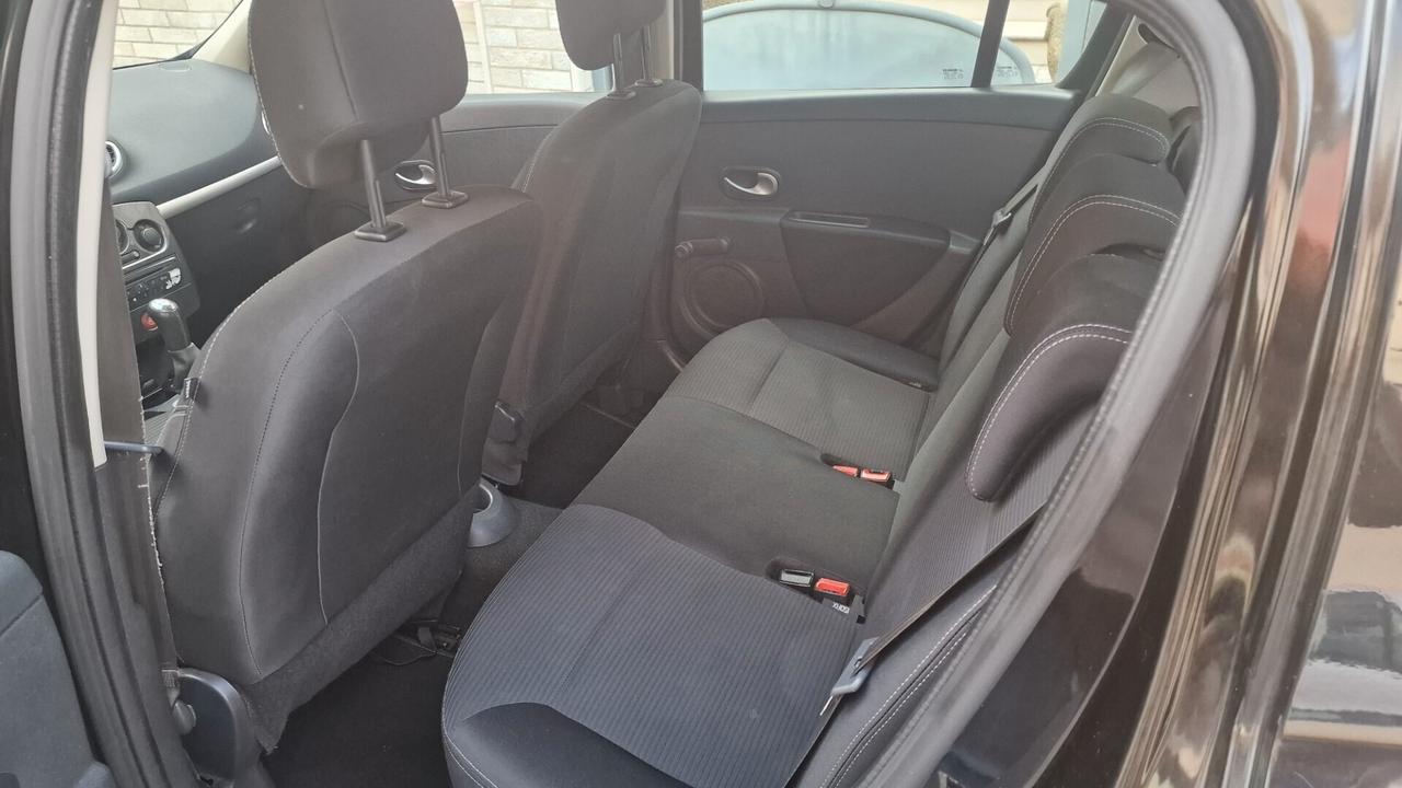 Renault Clio 1.2 16V 5 porte Dynamique