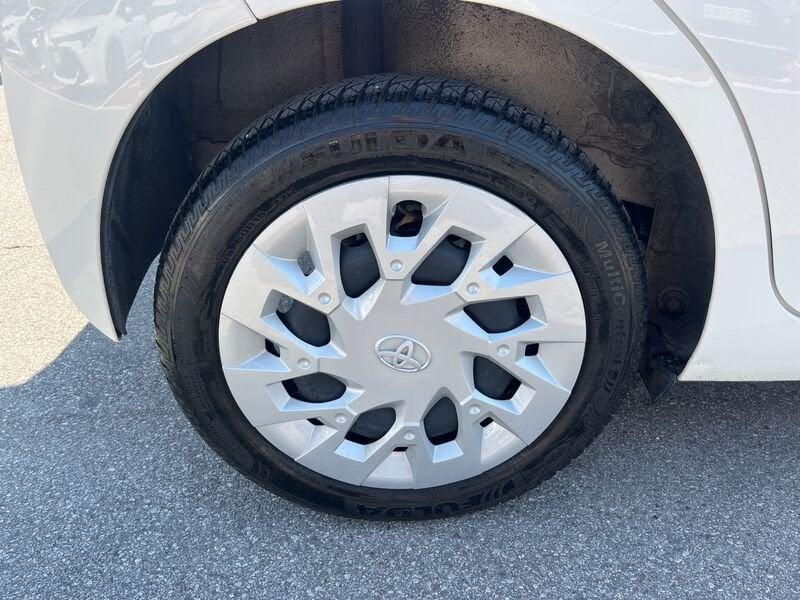 Toyota Aygo Connect 1.0 VVT-i 72 CV 5 porte x-play MMT