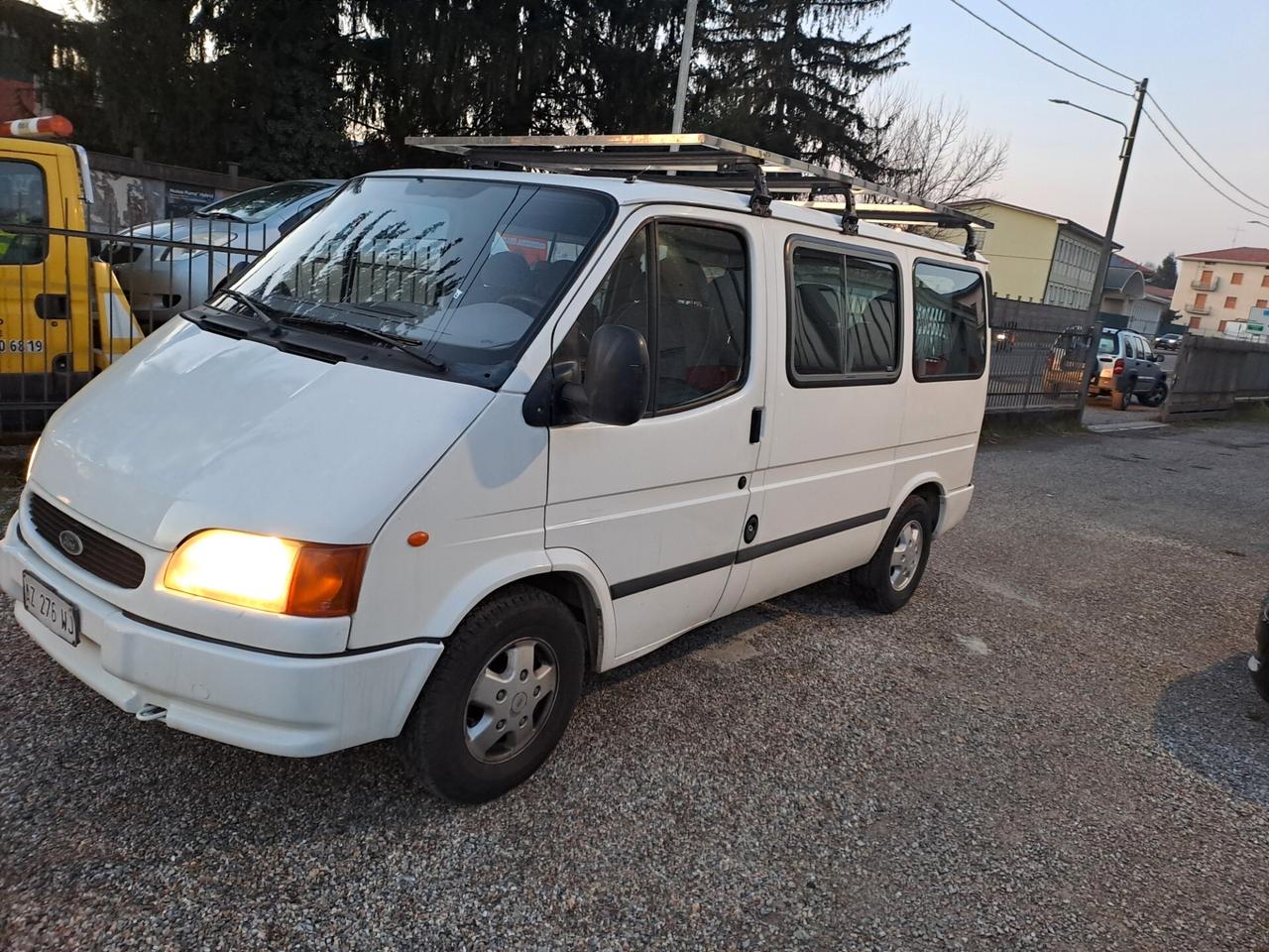 Ford Transit Bus BUS 9 POSTI PATENTE B