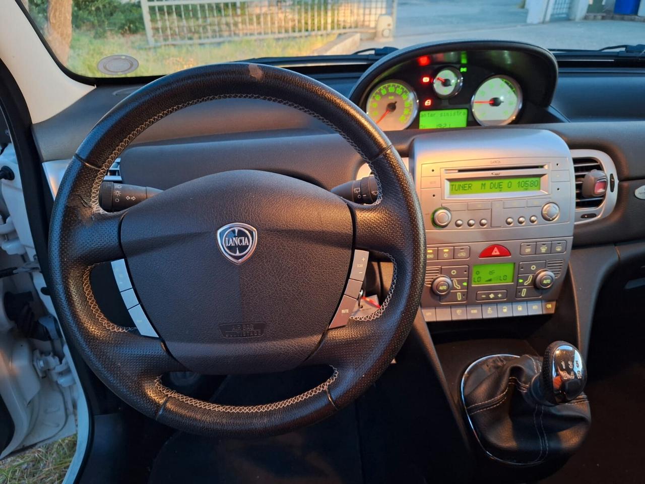 Lancia Ypsilon 1.2 ModaMilano - OK NEOPATENTATI