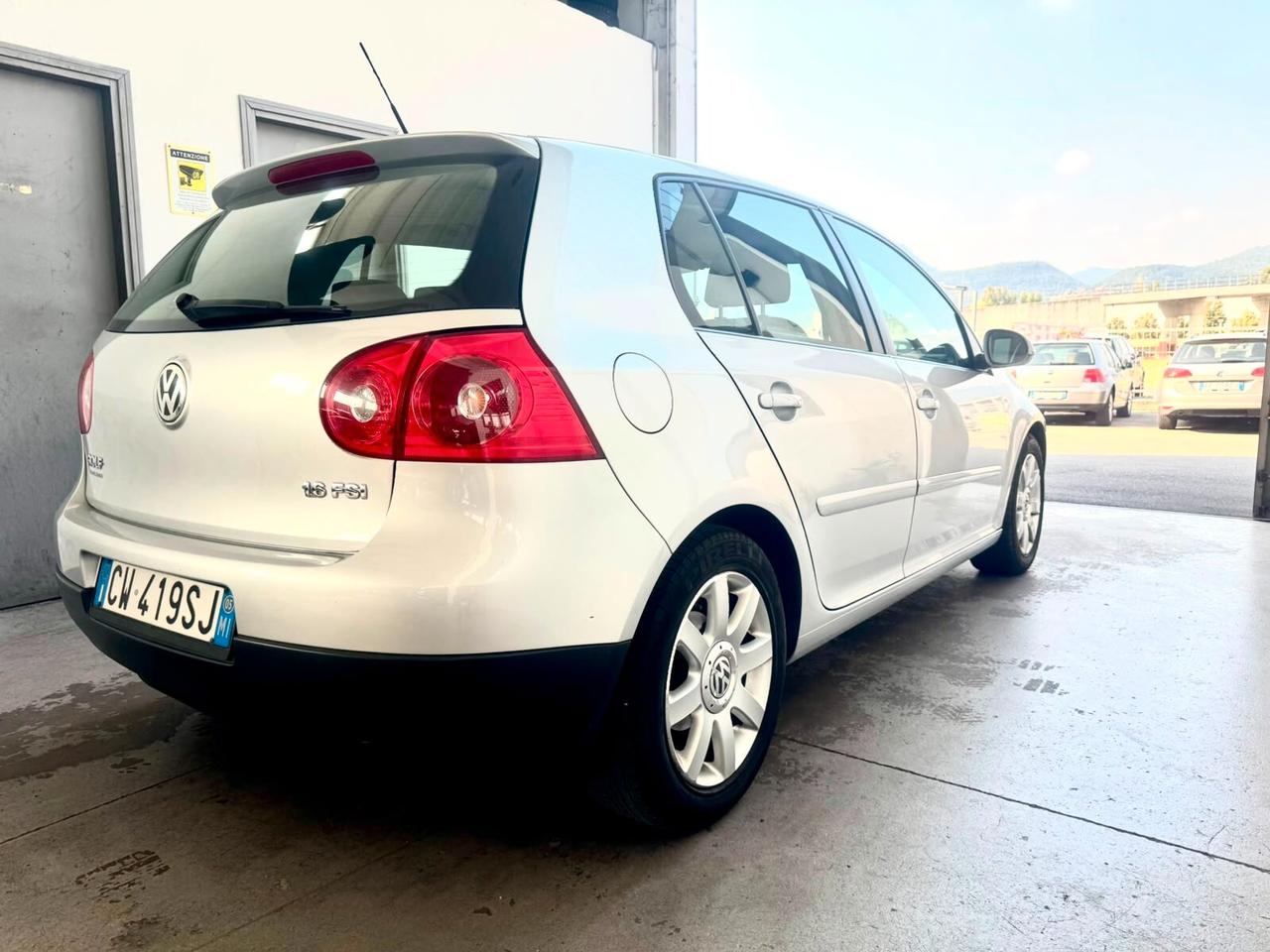 Volkswagen Golf 1.6 16V FSI 5p. Sportline