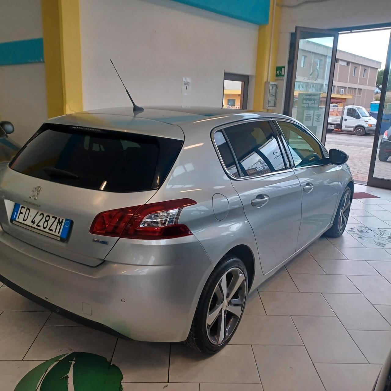 NEOPATENTATI PEUGEOT 308 1.6 TDI FULL OPTIONAL