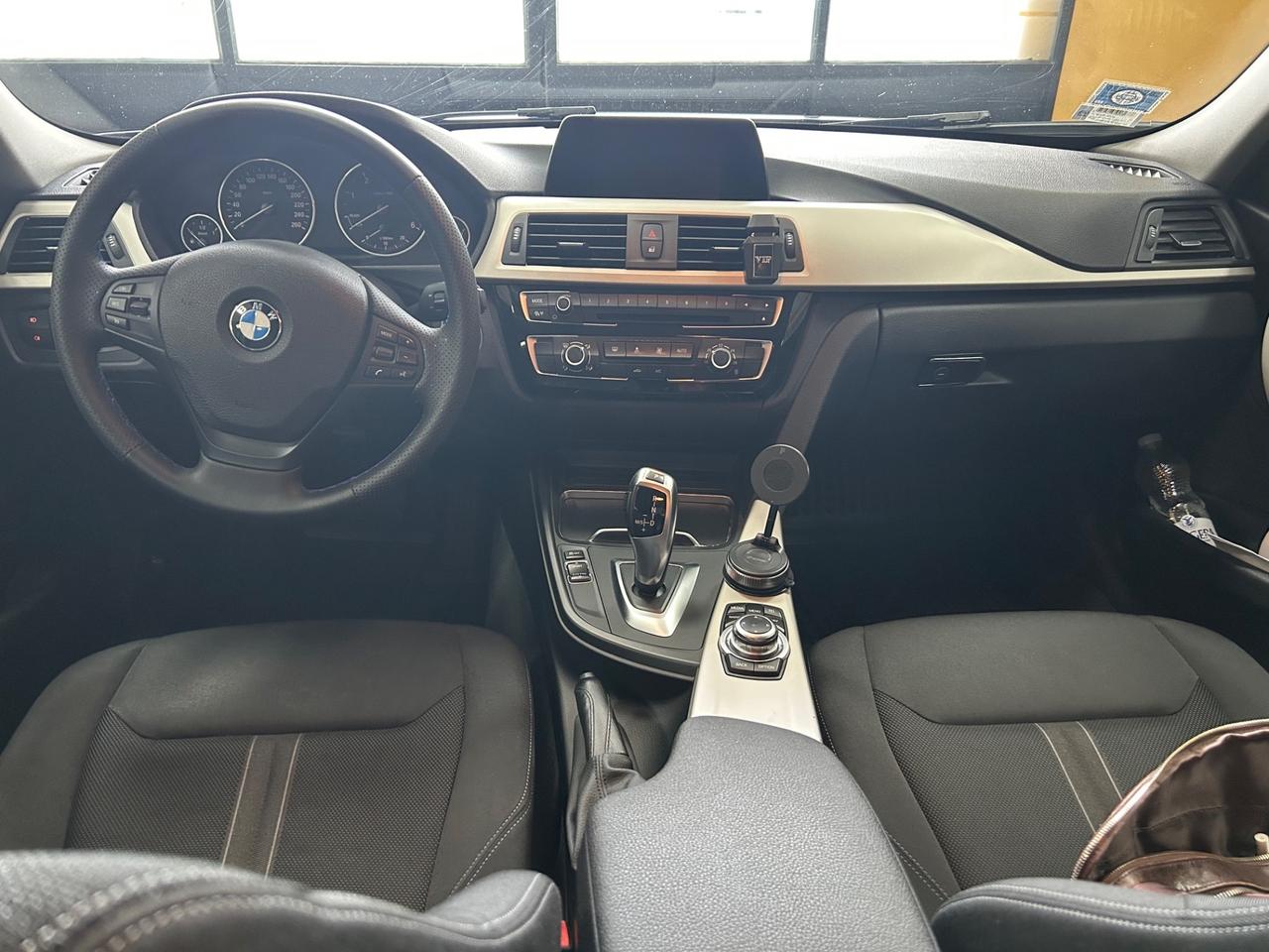 BMW 320d 190 cv “AUT/NAVI/FULL LED/18”-2016