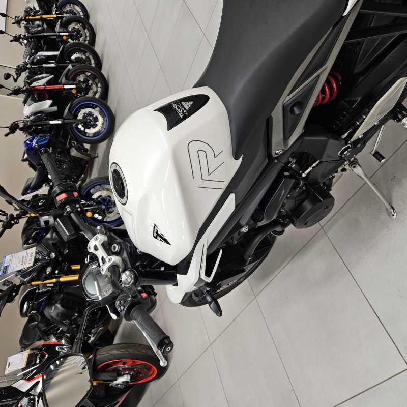 Triumph Street Triple 765 R - 2024