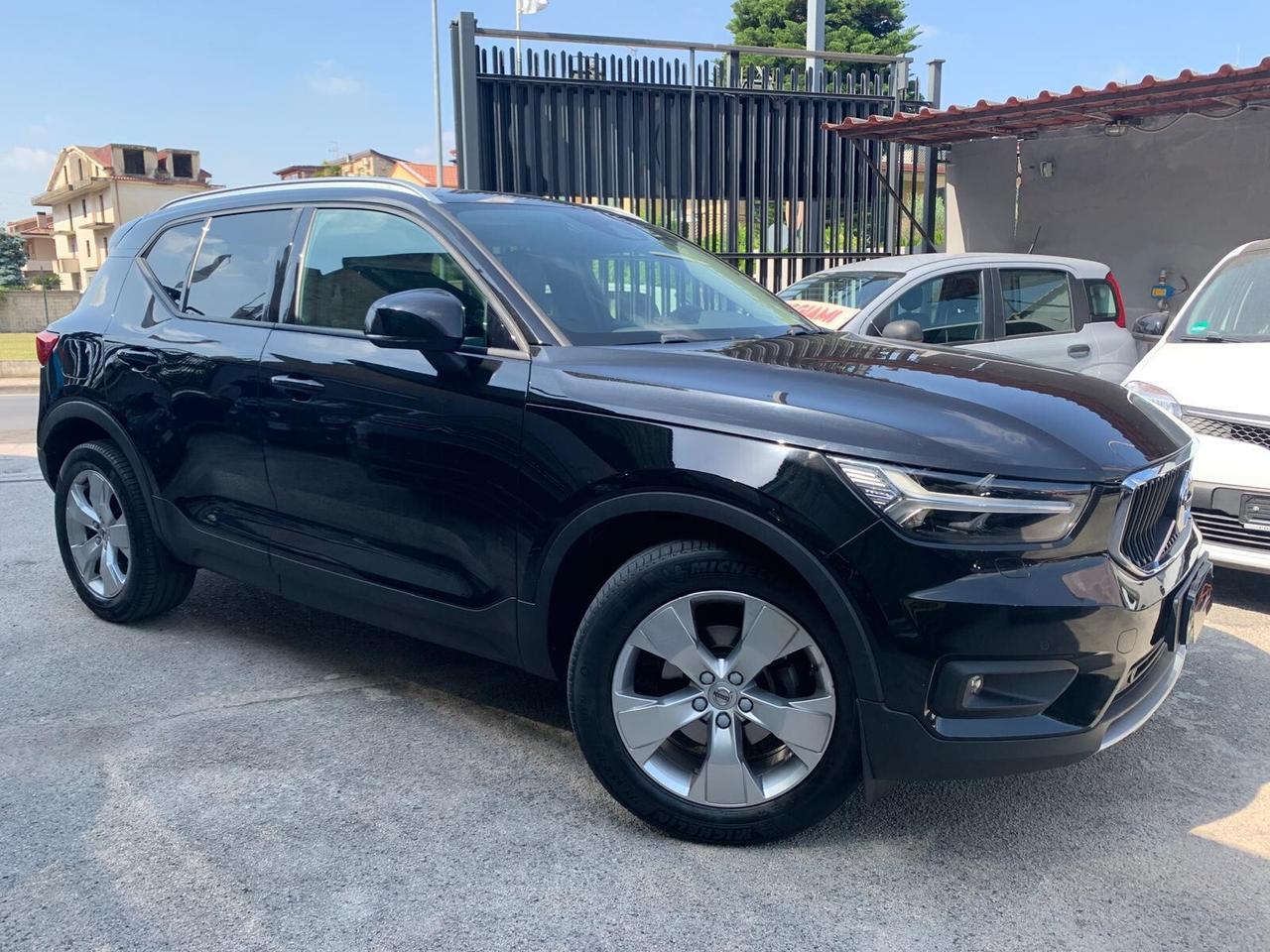 Volvo XC40 2.0 d3 Momentum Navi/Kamera/Tetto/Park/Pelle