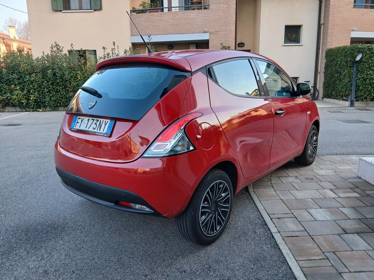 Lancia Ypsilon 1.2 69 CV 5 porte S&S unico proprietario tua a € 193 mese