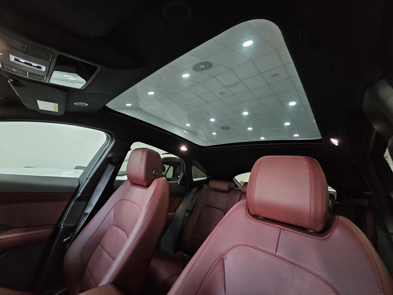 Jaguar E-Pace R-Dynamic SE Navi Camera Tetto C.20" LED BlackPack