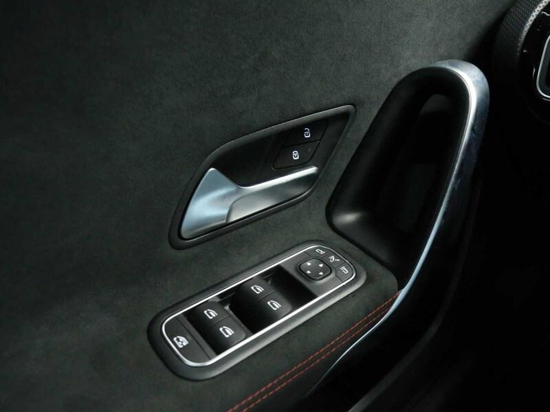 MERCEDES Classe A (W177) A 180 Automatic AM...