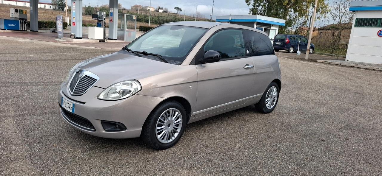 Lancia Ypsilon 1.4 Argento Ecochic GPL