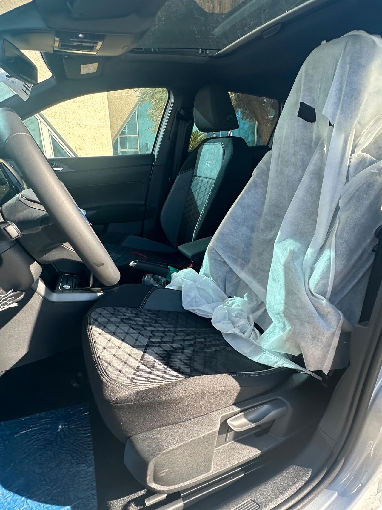 Volkswagen Taigo 1.0 tsi R-Line offerta T-Stock prezzo imperdibile