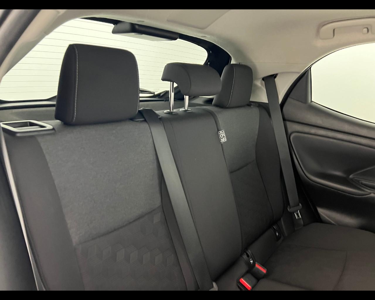 TOYOTA Yaris 1.5h Trend