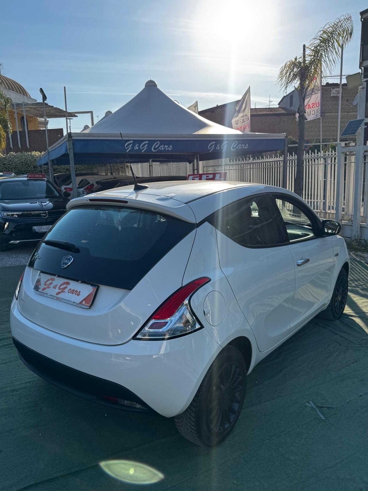 Lancia Ypsilon 1.2 69 CV 5 porte GPL Silver