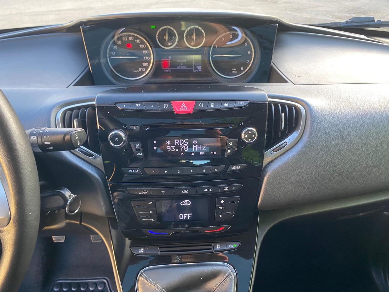 Lancia Ypsilon 1.2 69 CV 5 porte GPL Ecochic 30th Anniversary