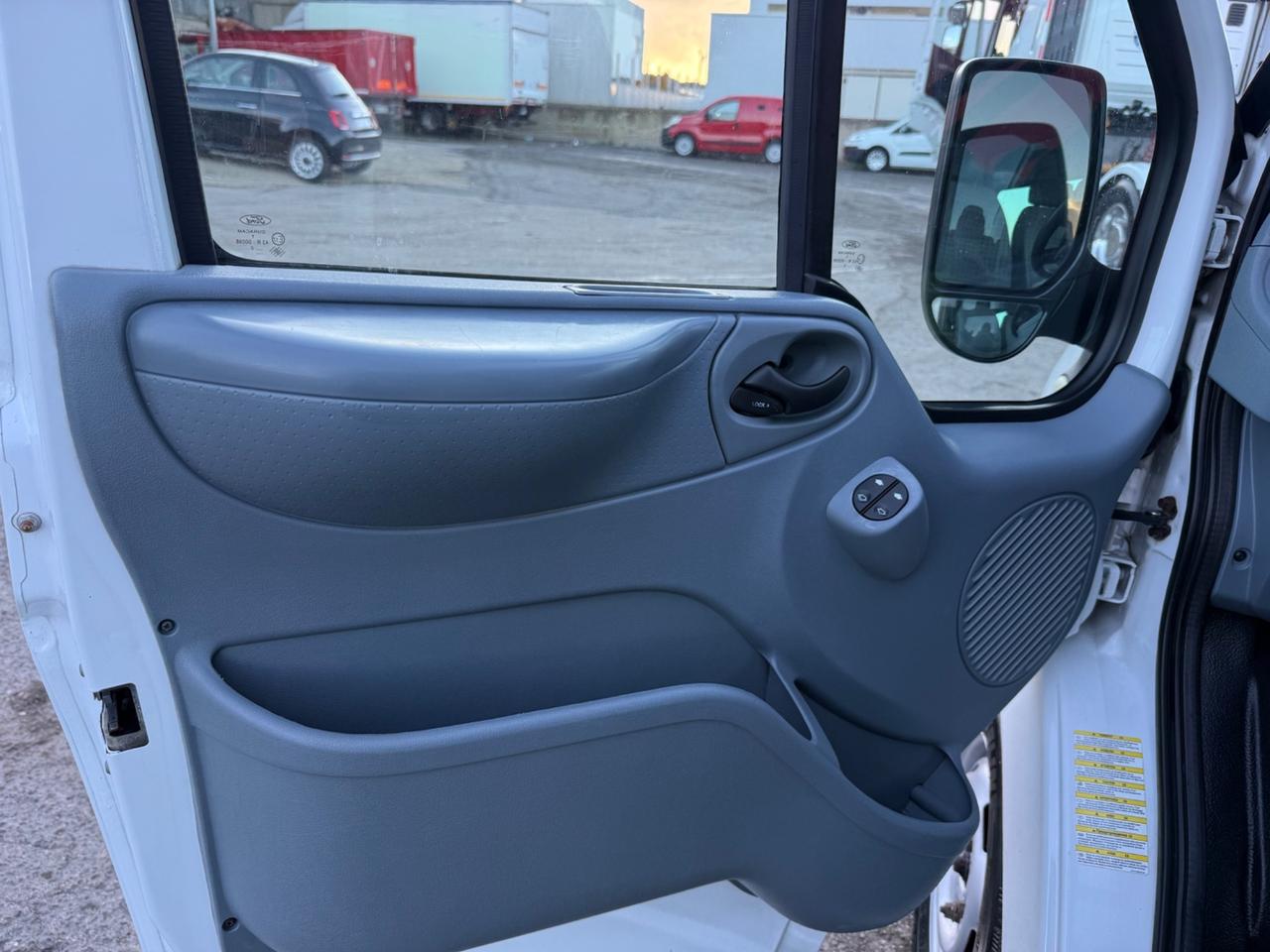 Ford Transit 2.2 Diesel 9 Posti passo lungo tetto alto