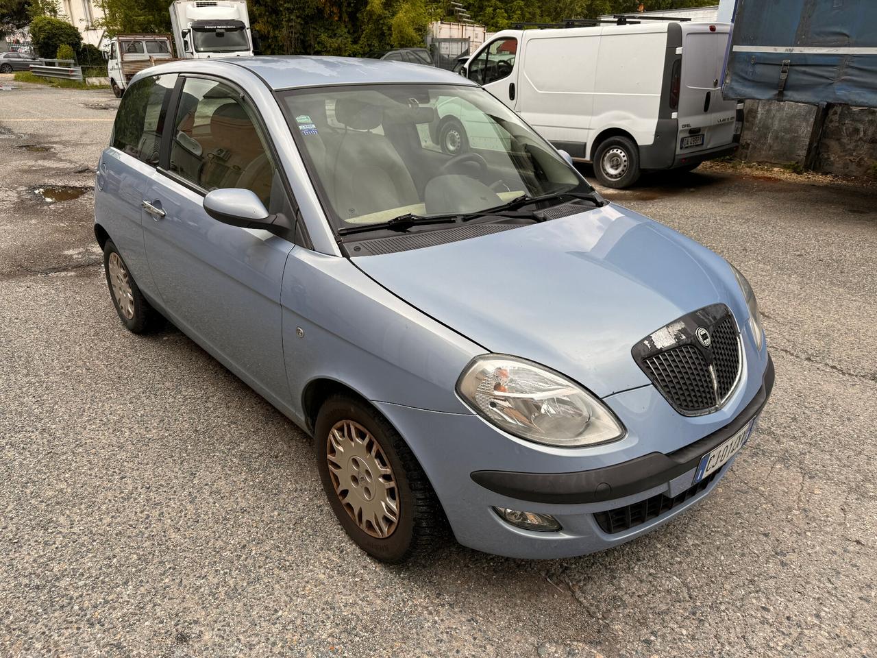 LANCIA Y 1.2 BENZ EURO 4 60 CAVALLI NEO PATENTATI OTTIME CONDIZIONI