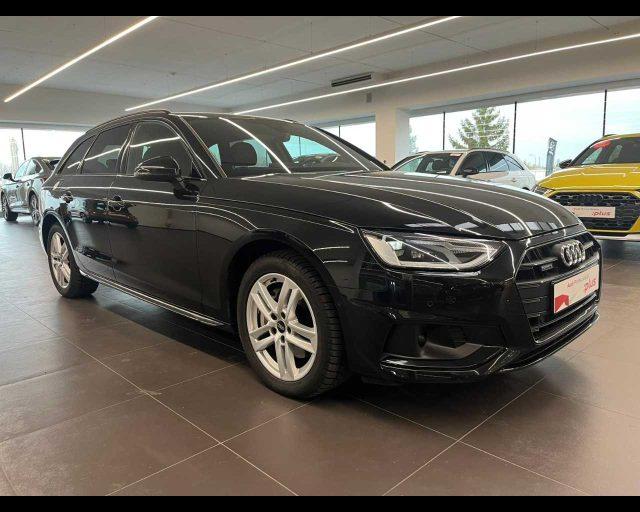 AUDI A4 Avant 40 TDI S tronic Business Advanced