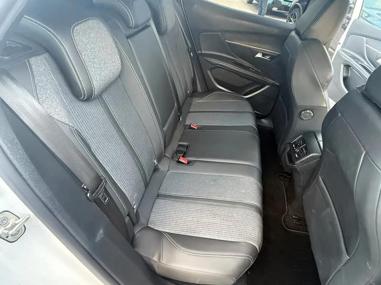 Peugeot 3008 BlueHDi 130 S&S EAT8 Allure