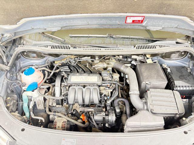 VOLKSWAGEN Touran 1.6 BENZINA FARI FENDI CERCHI IN LEGA OK NEOP