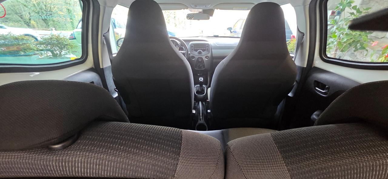 Toyota Aygo Connect 1.0 VVT-i 72 CV 5 porte x-clusiv