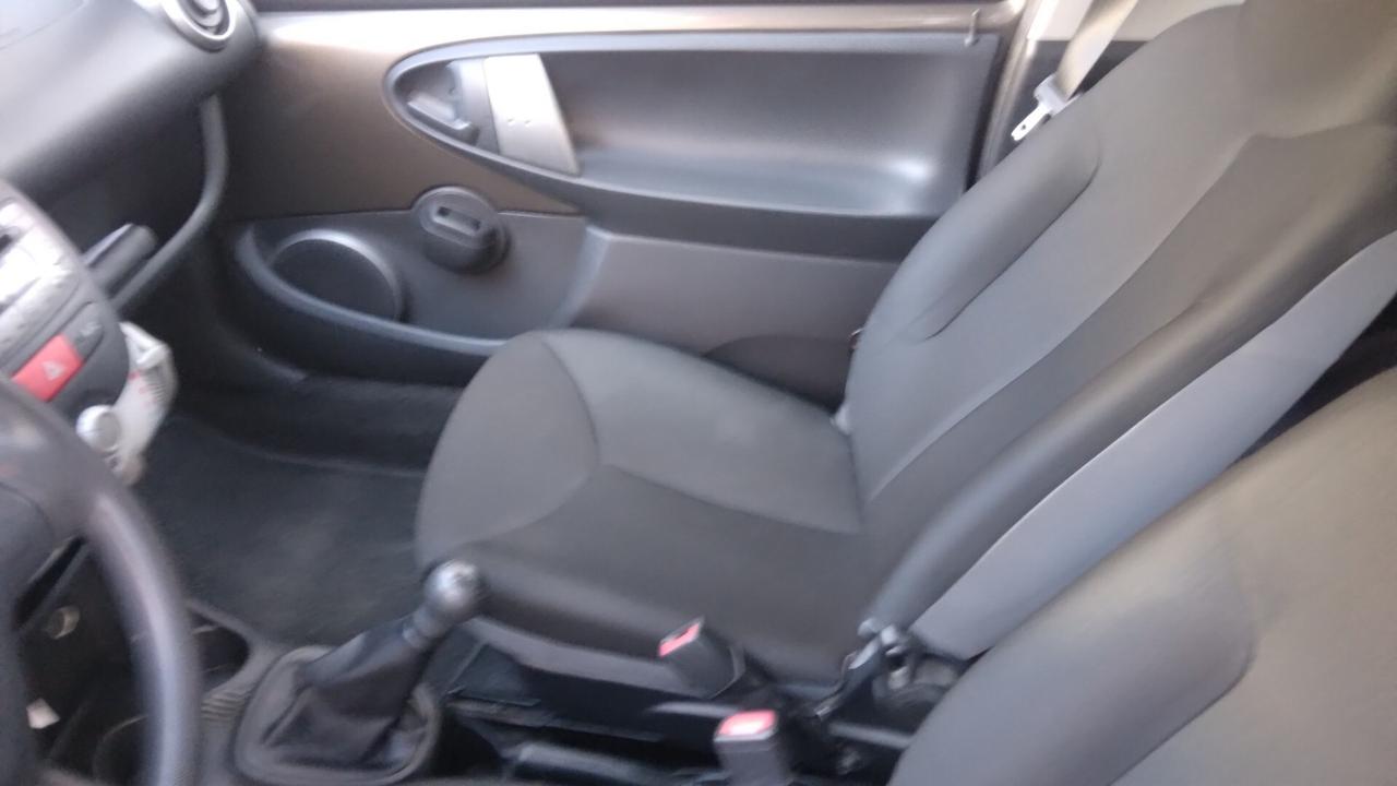 Toyota Aygo 1.0 VVT-i 69 CV 3 porte x-clusiv MMT