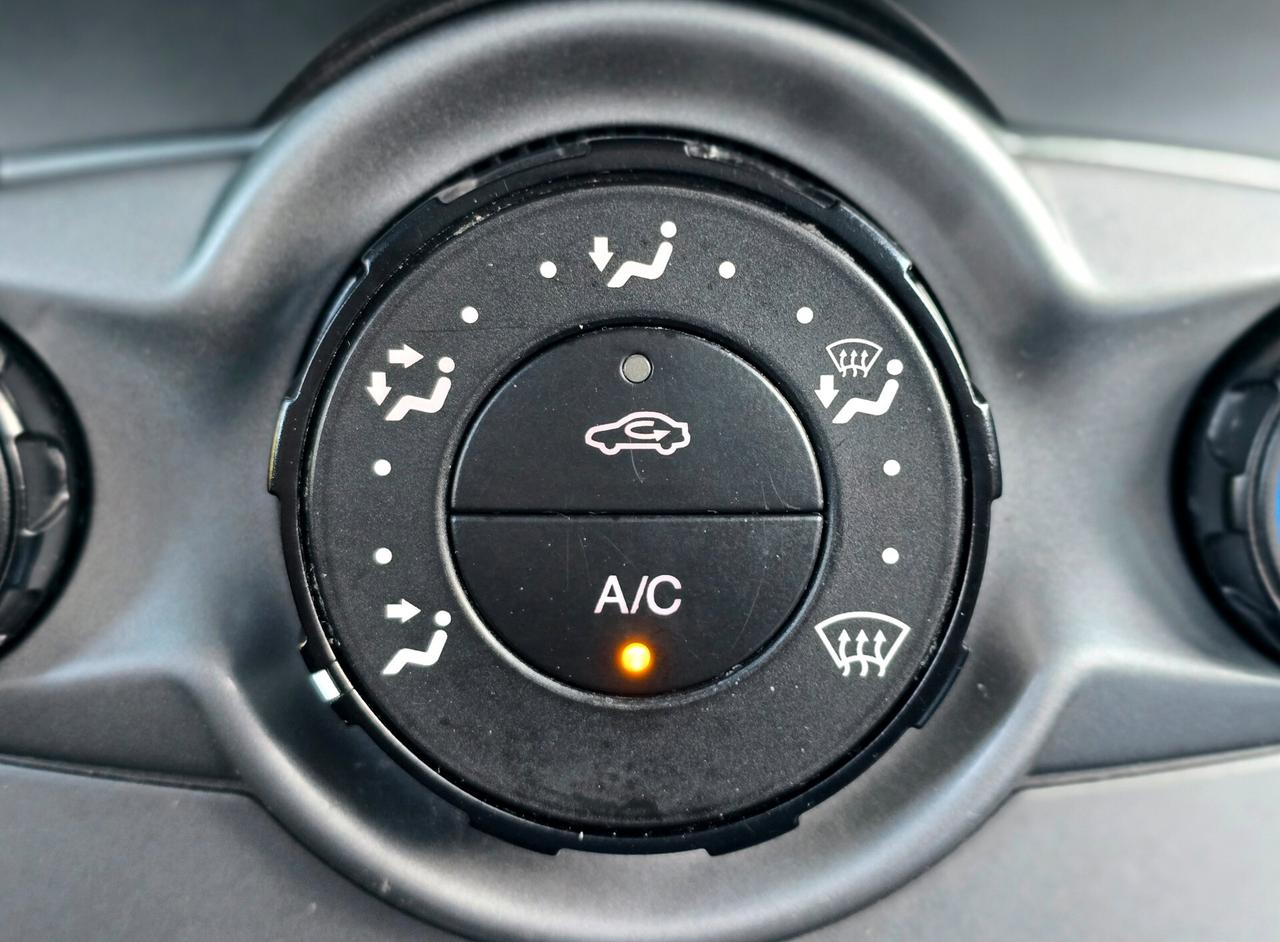 FORD FIESTA 5 PORTE 1.4 GPL 2011 PERFETTA DI TUTTO