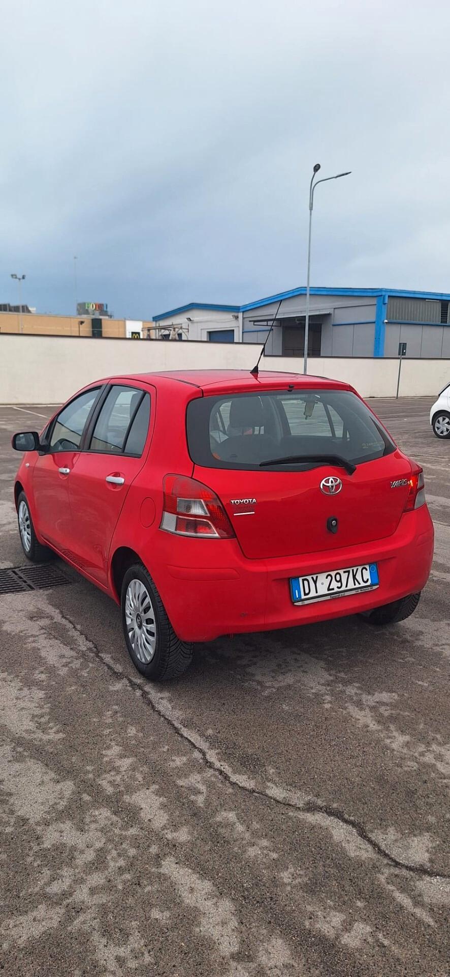 Toyota Yaris 1.3 5P. Sol NEOPATENTATI