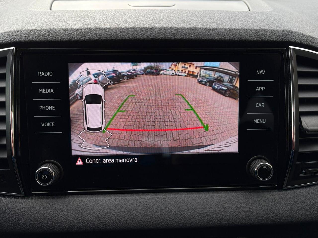 SKODA KAROQ 1.6 TDI AUTOMATICA SI A NEOPATENTATI