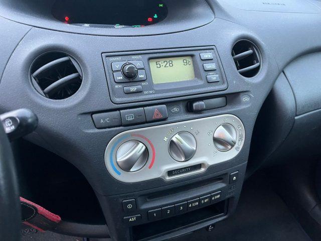 TOYOTA Yaris 1.3i 16V cat 3 porte Sol