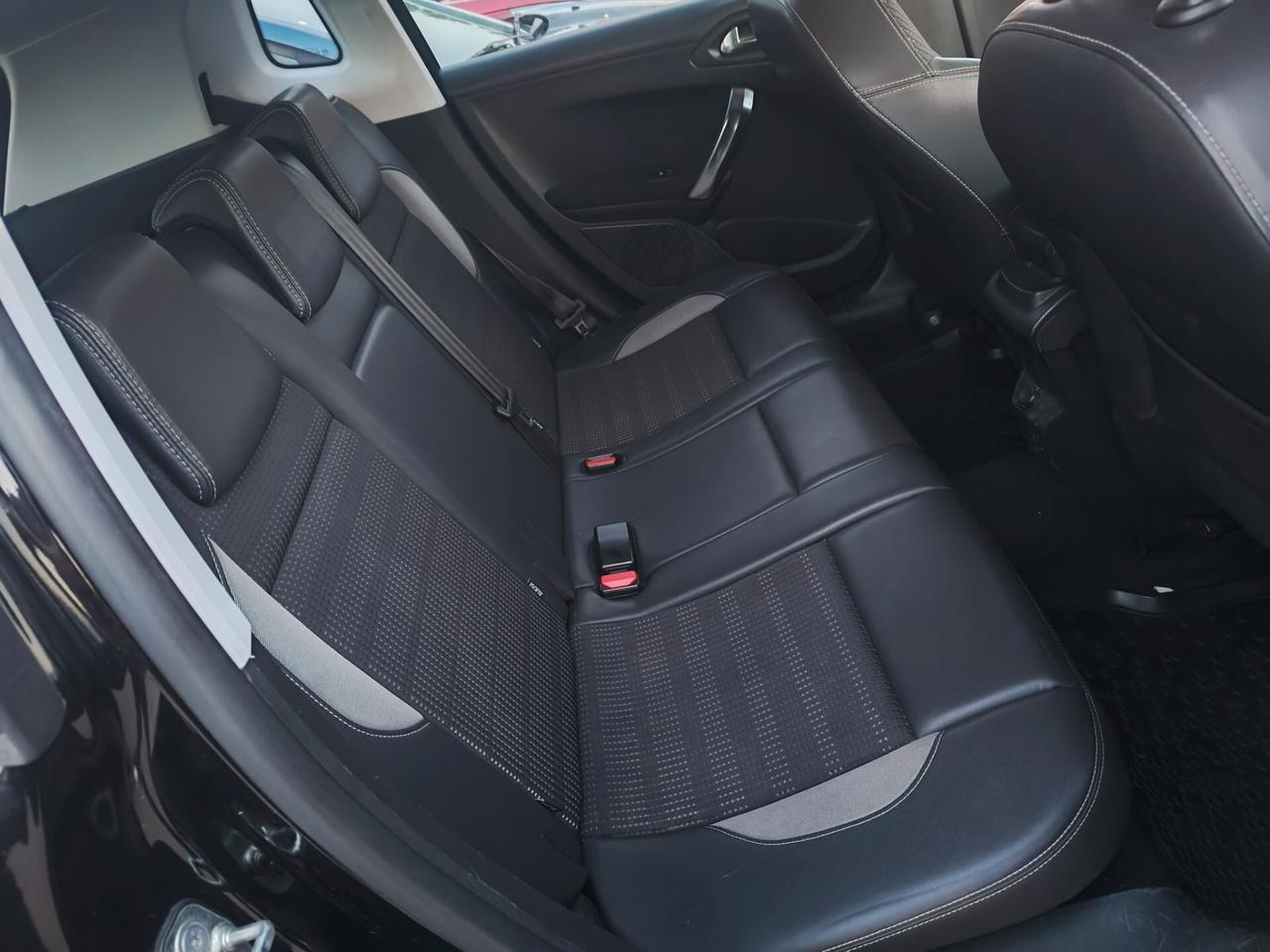 Peugeot 2008 1.6 e-HDi 115 CV Stop&Start Allure