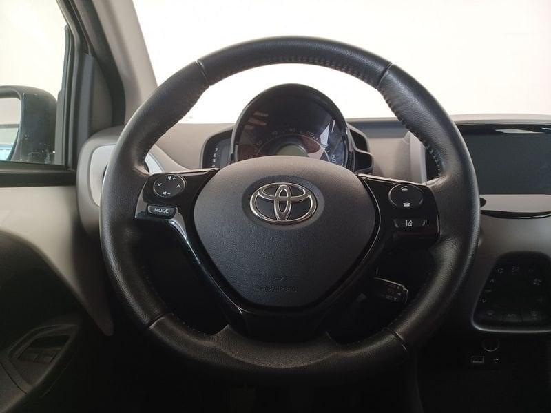 Toyota Aygo II 2018 5p 5p 1.0 x-play 72cv