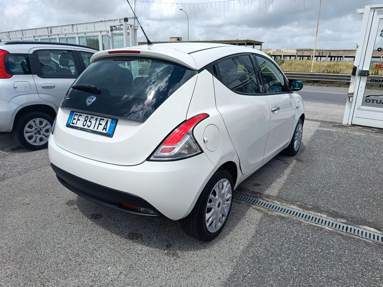Lancia Ypsilon 1.2 69CV 5 porte S&S Gold