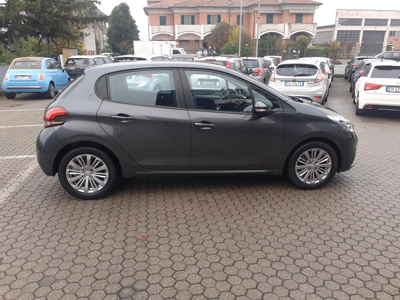 Peugeot 208 PureTech 82 5p. GPL Allure