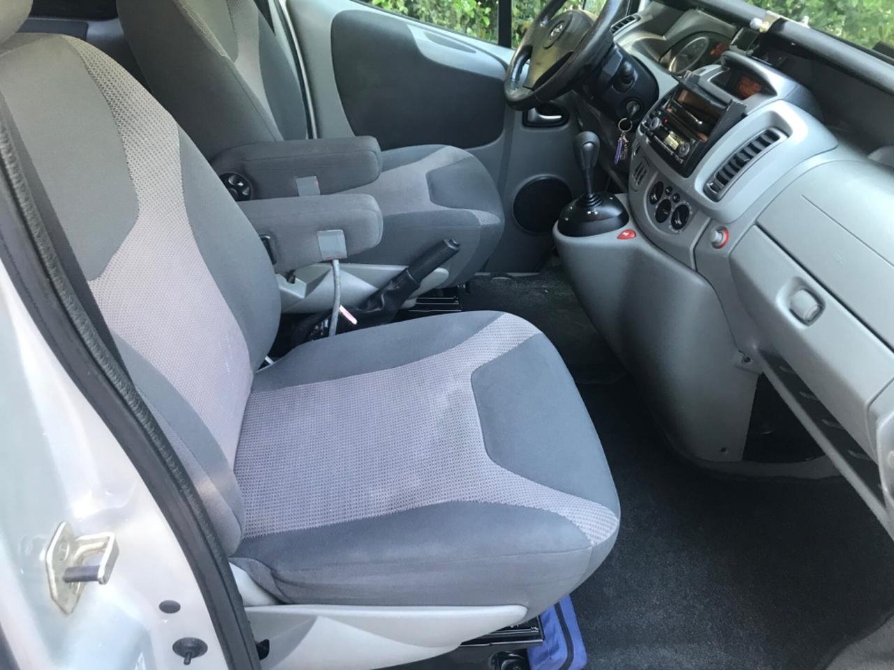 Opel Vivaro 29 2.5 CDTI PL-TA Furgone Vetrato Easytronic Fap 8 POSTI Gancio Traino
