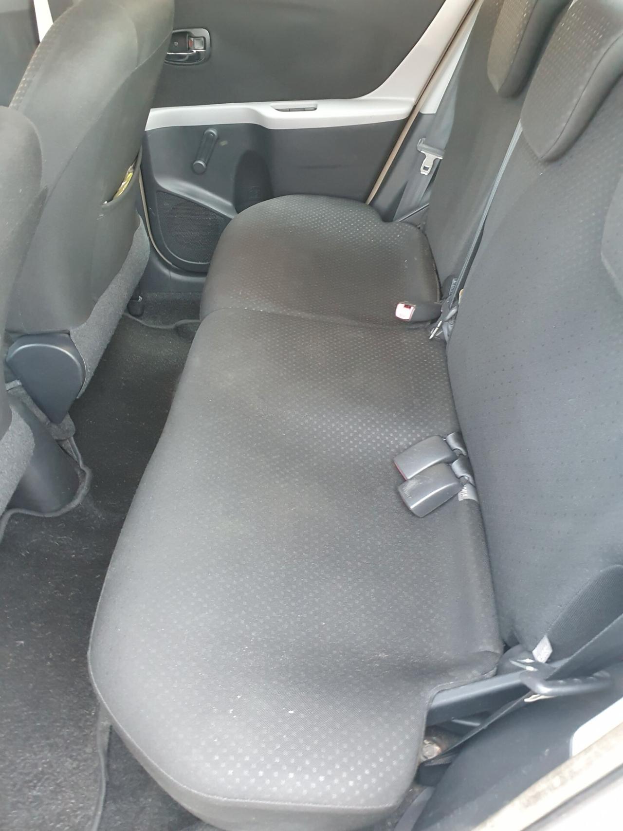 Toyota Yaris 1.3 5 porte Sol benzina anno 2011 km 135000