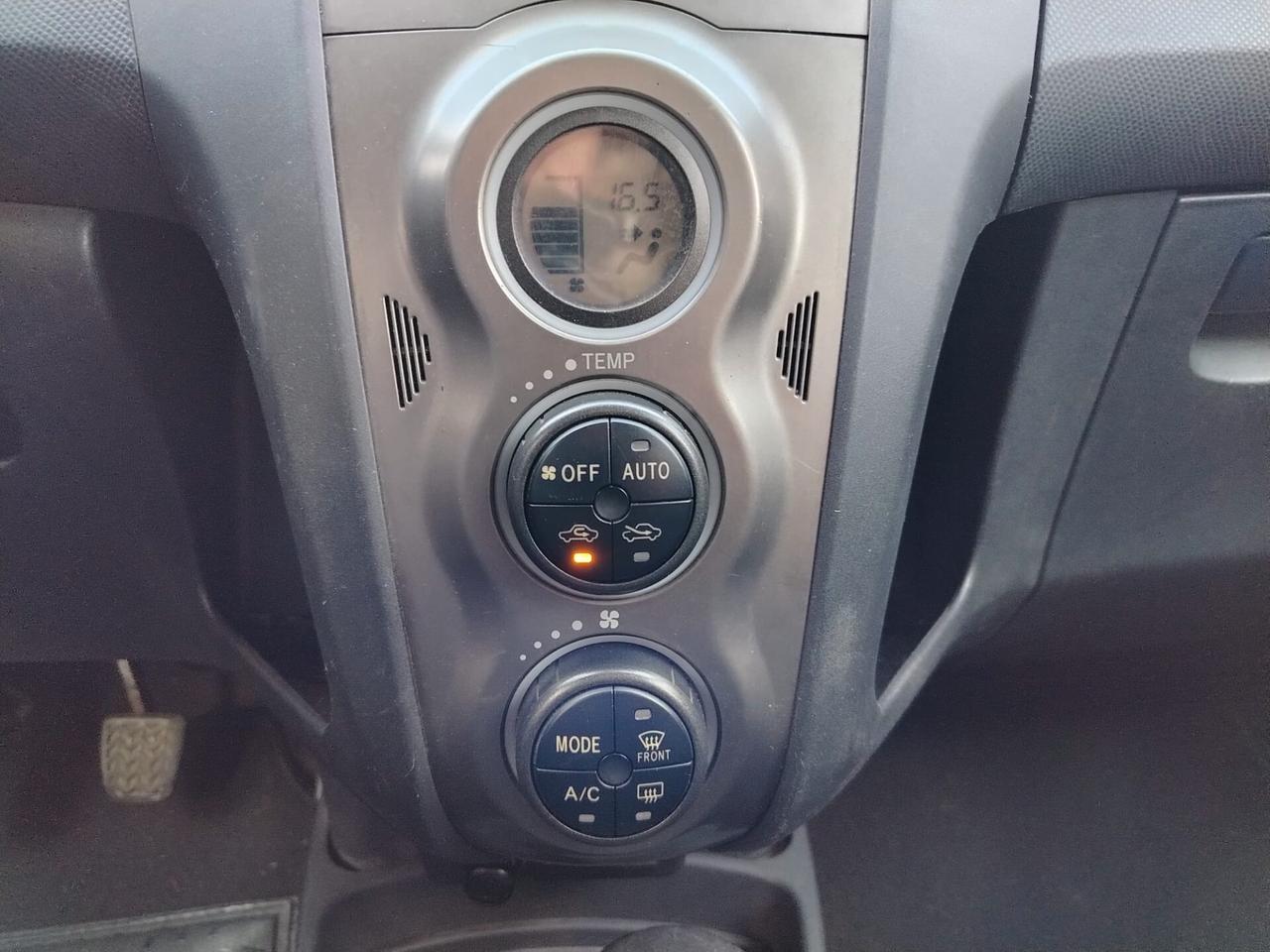 Toyota Yaris 1.0 5 porte Sol