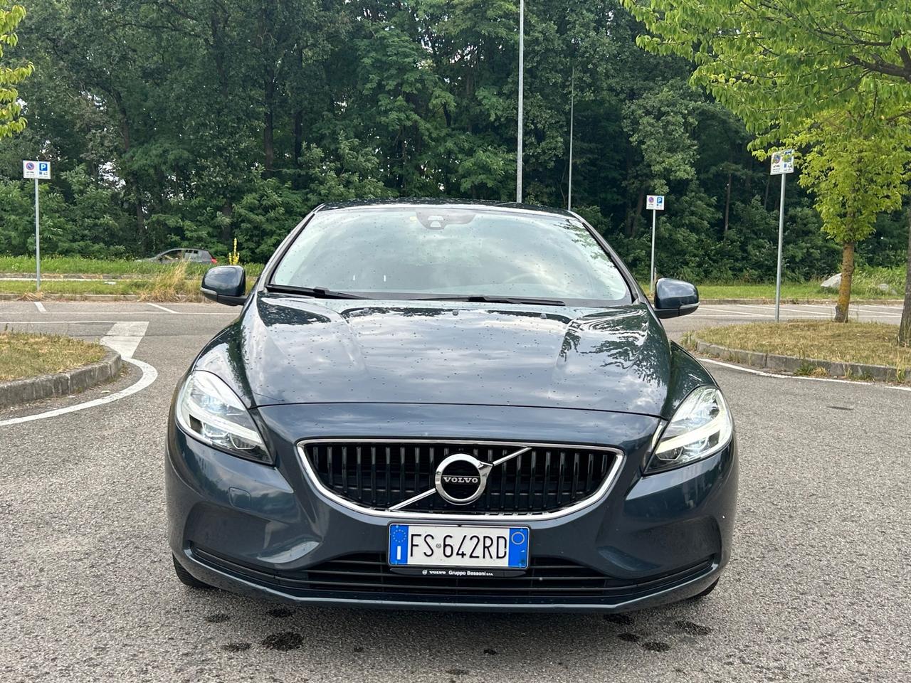 Volvo V40 D2 Geartronic R-Design | Navi LED PDC Cruise Uniproprietario