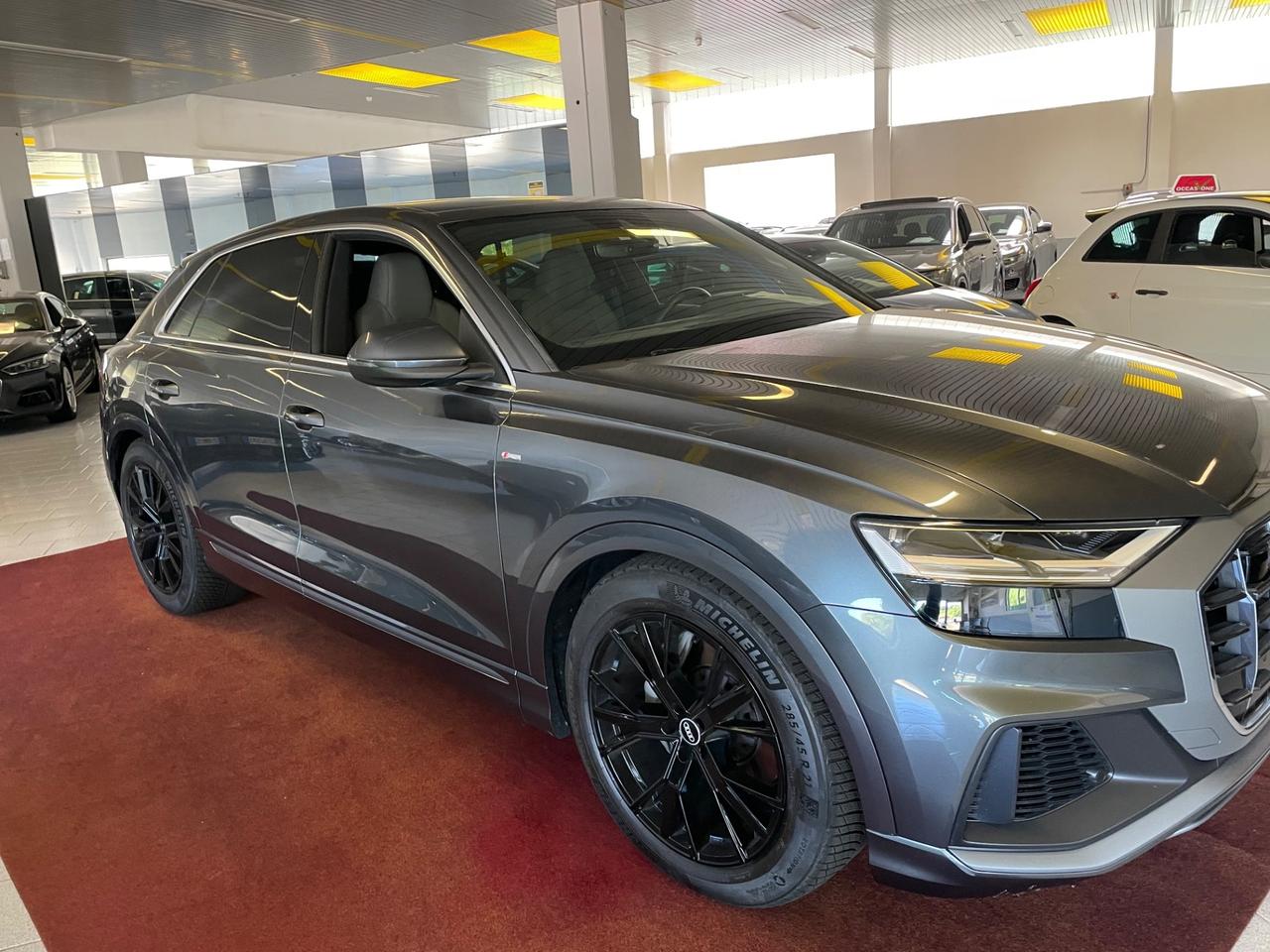 Audi Q8 50 TDI 286 CV quattro tip Sport Sedili Guscio