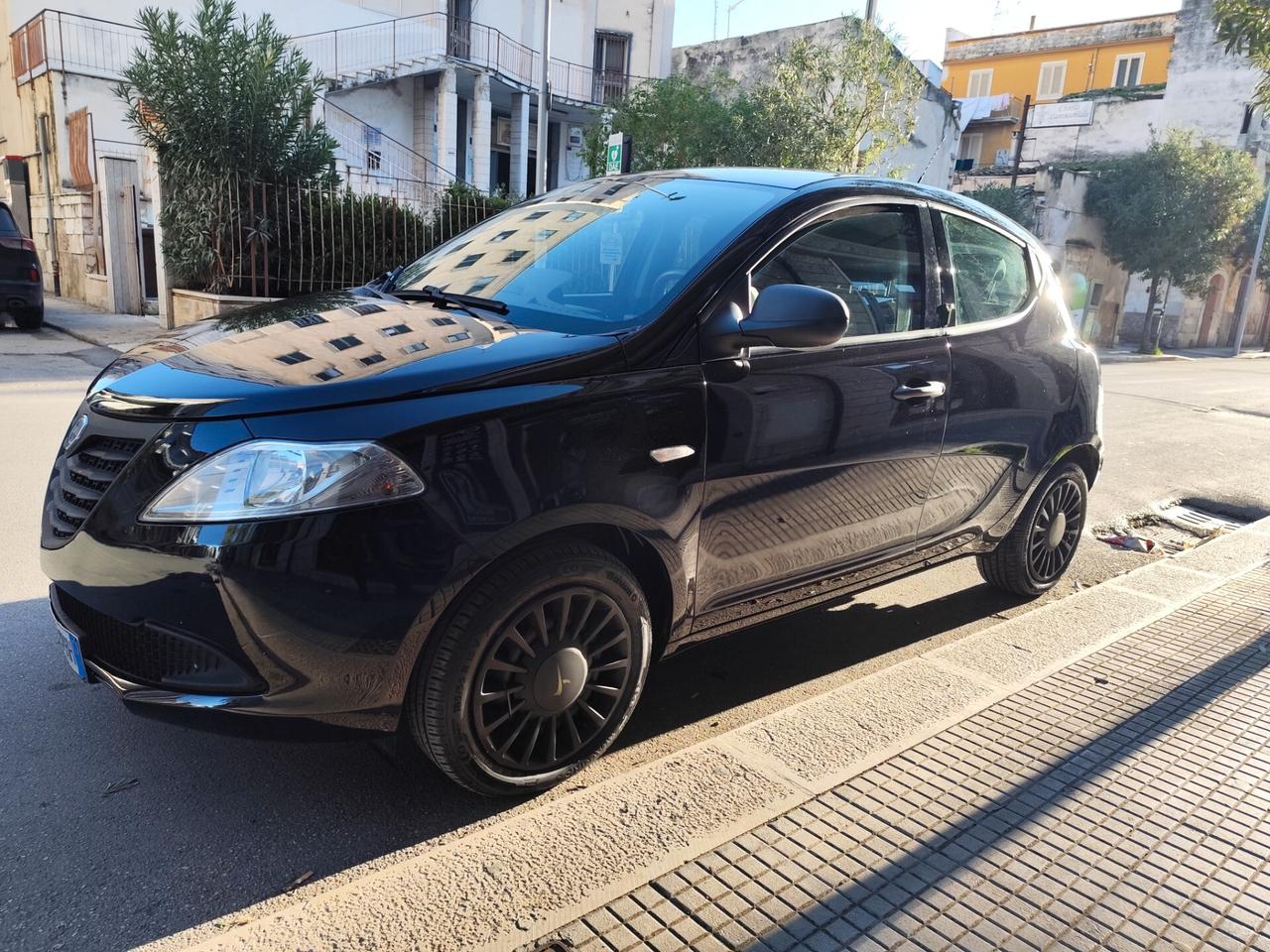 Lancia Ypsilon 1.2 benzina 69CV PERFETTA