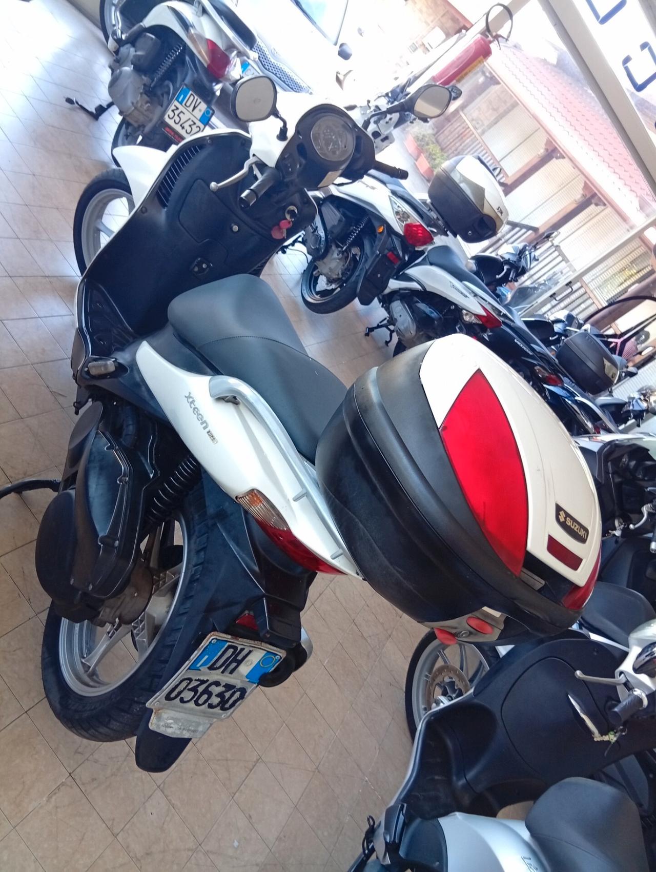 Suzuki UX Sixteen 125 .