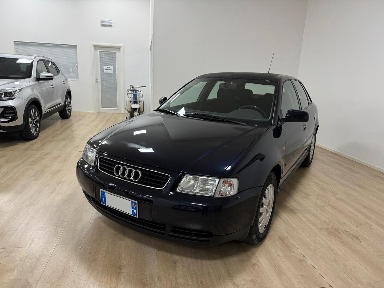 Audi A3 1.6 cat 5p. Ambition