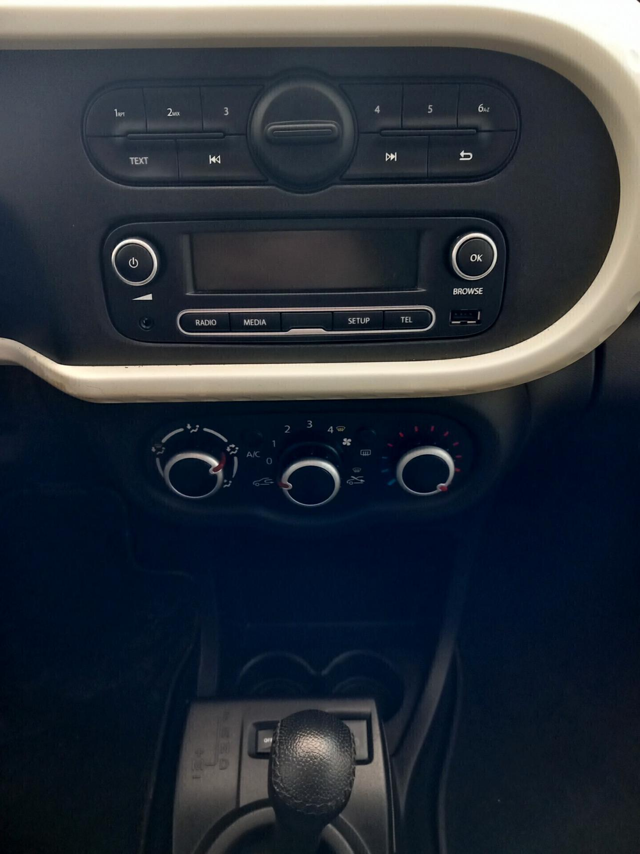 Renault Twingo anno 2017 automatica 1.0 benzina 23 mila km
