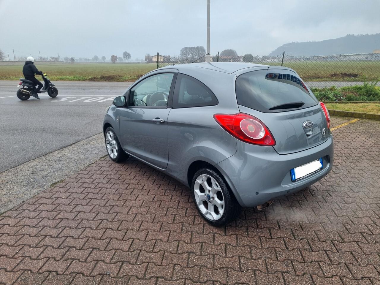 Ford Ka 1.2 8V 69CV Titanium, solo 61.000 km! GARANZIA!