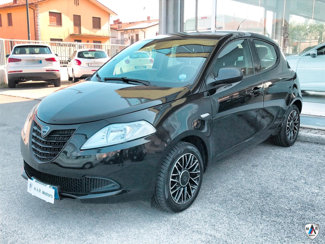 Lancia Ypsilon 1.2 69 CV 5 porte S Momodesign