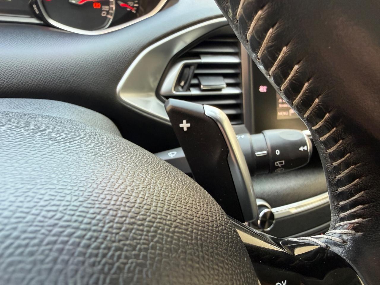 Peugeot 308 1.5diesel CAMBIO AUTOMATICO - 2019