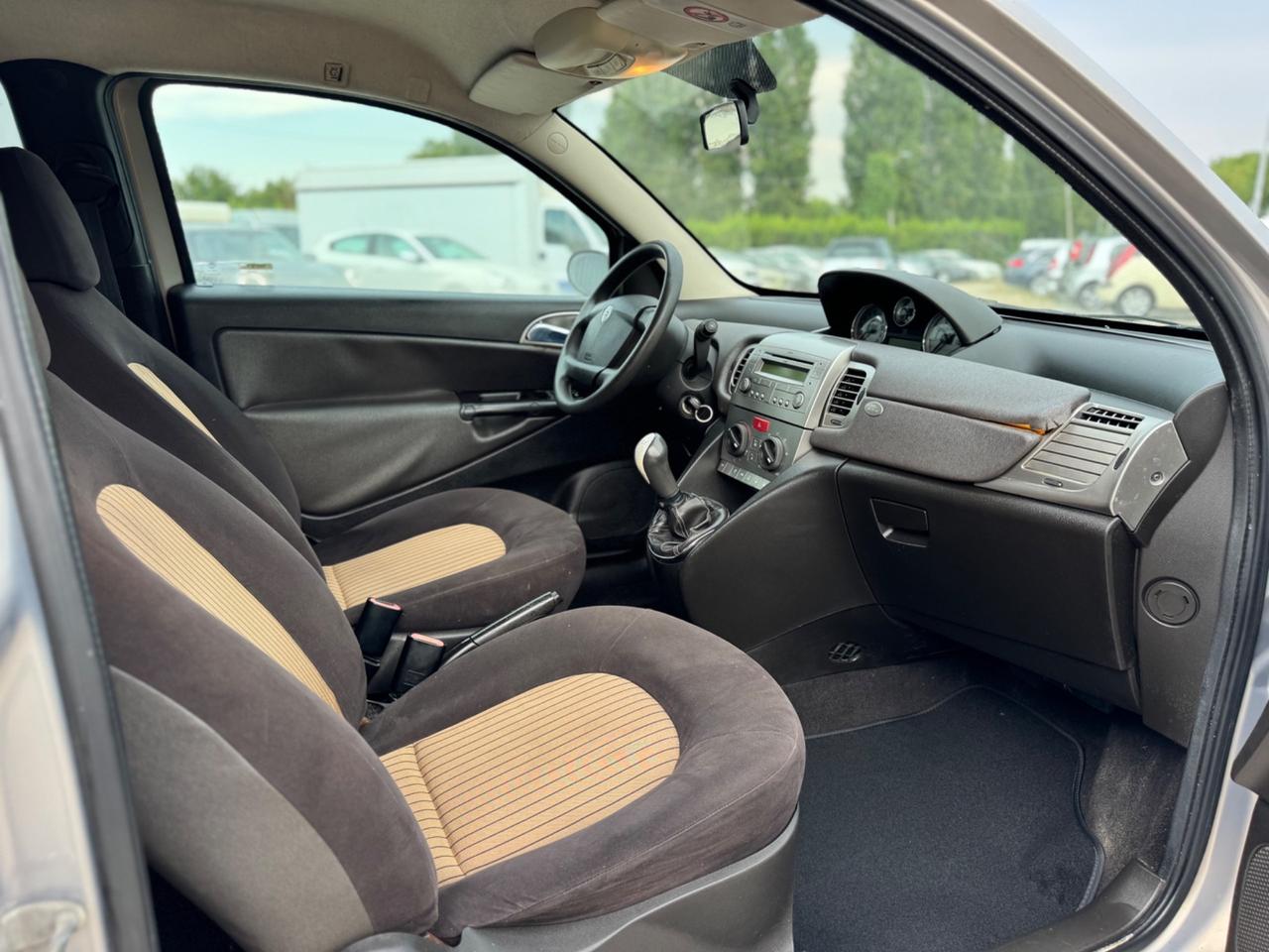 Lancia Ypsilon 1.3 MJT 90 CV ORO