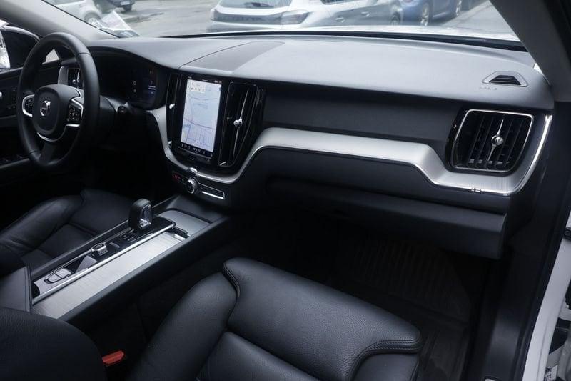 Volvo XC60 Volvo XC60 B4 (d) AWD automatico Plus Dark 145KW ANNO 2024